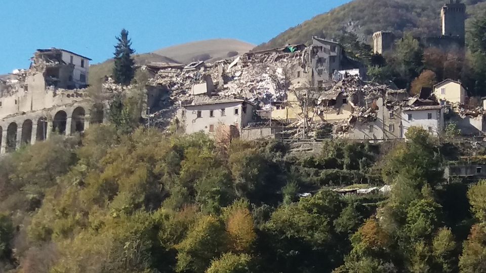 &nbsp;Terremoto centro Italia, Borgo di Arquata distrutto (foto di Marco Traini, Agi) 30 ottobre 2016