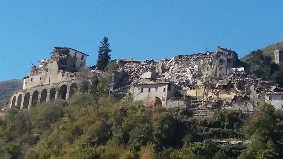 &nbsp; Terremoto centro Italia, Borgo di Arquata distrutto (foto di Marco Traini, Agi) 30 ottobre 2016