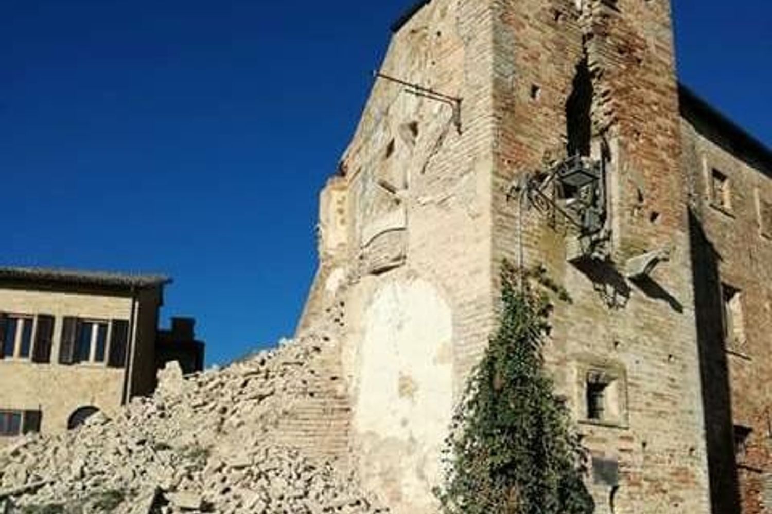 &nbsp;Palazzo crollato a Ripaberarda. Ascoli (foto di Marco Traini, Agi) 30 ottobre 2016&nbsp;