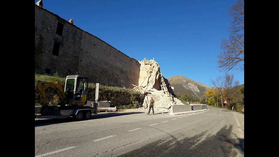 terremoto crolli Norcia (foto da Lorenzo D'Avanzo AGI) 30 ottobre 2016&nbsp;