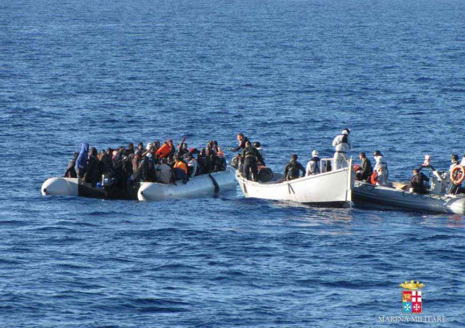 Ennesima tragedia del mare Morti 30 migranti su un barcone