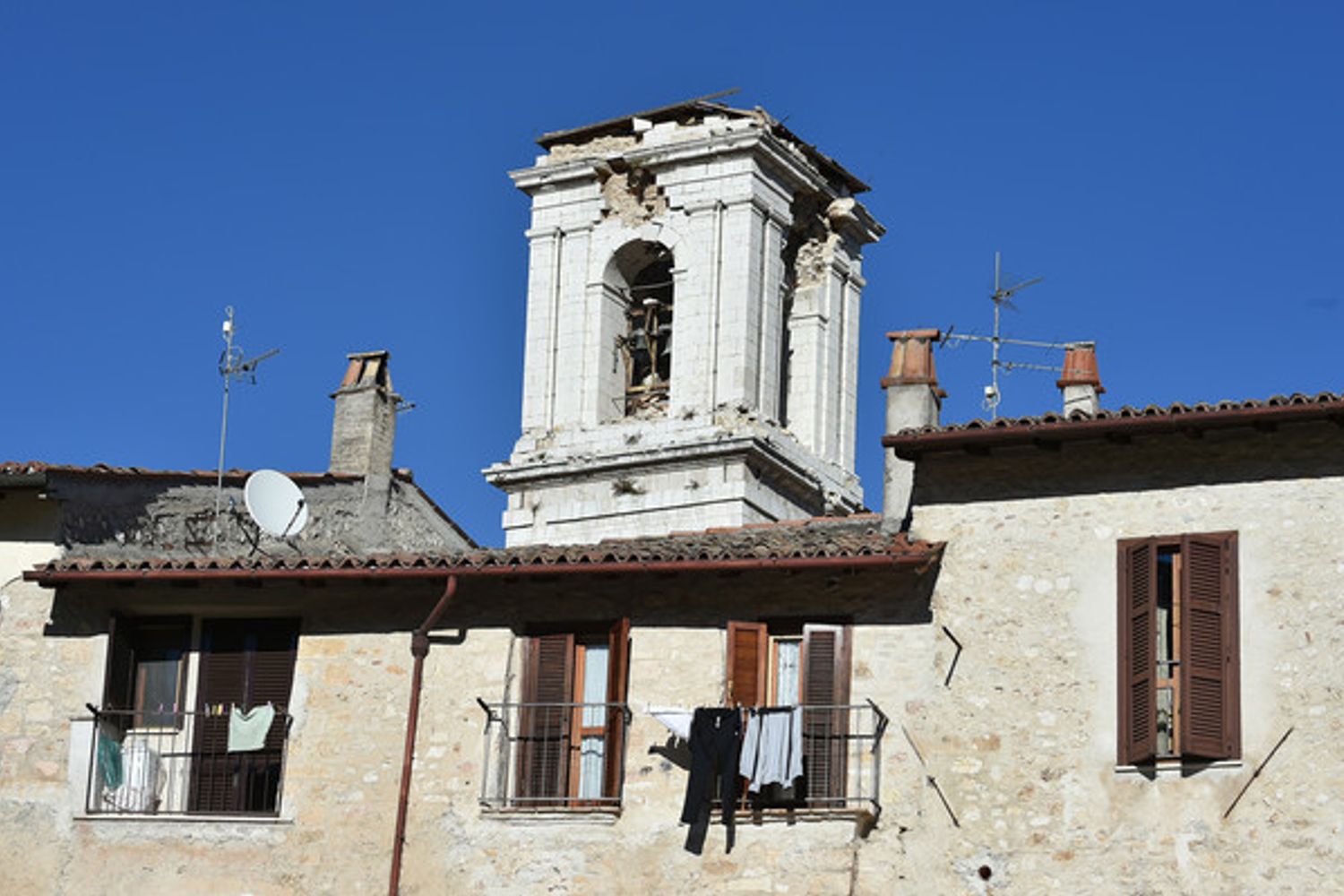 Terremoto crolli a Norcia (Afp)&nbsp;