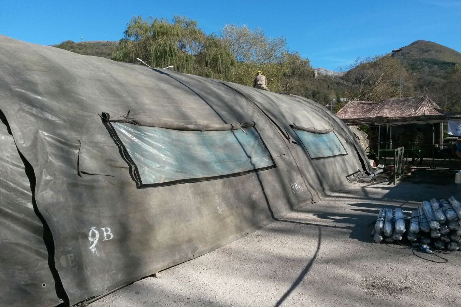 Terremoto montaggio tende (foto da Vincenzo Castellano Agi) 1 novembre 2016&nbsp;