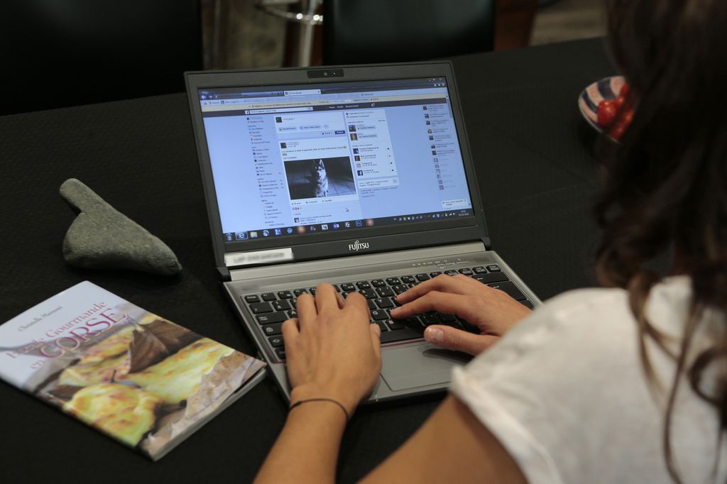 &nbsp;Facebook, social network, computer, pc, internet