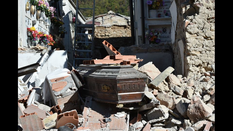 &nbsp; Norcia, il terremoto del centro Italia ha reso i cimiteri inagibili (Afp)