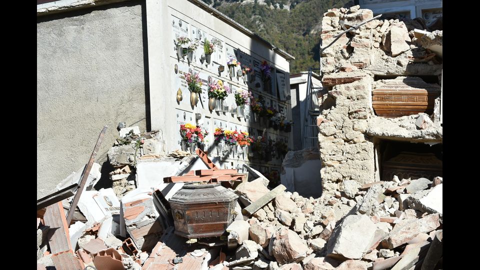 &nbsp; Norcia, il terremoto del centro Italia ha reso i cimiteri inagibili (Afp)