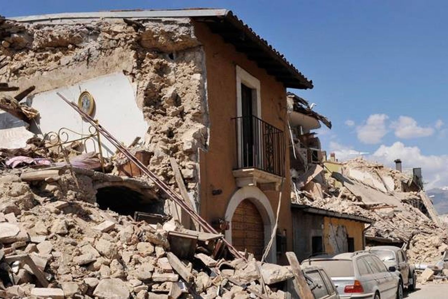 &nbsp;Terremoto marche umbria macerata (foto da Facebook)