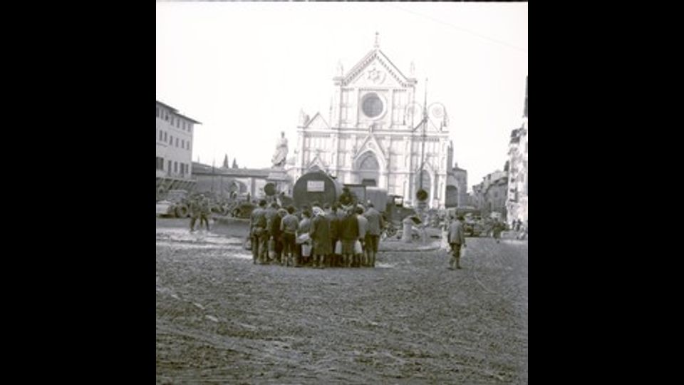 &nbsp; &nbsp;Cos&igrave; si presentava Firenze cinquant'anni fa dopo l'alluvione&nbsp;(foto dall'archivio storico di Agi)