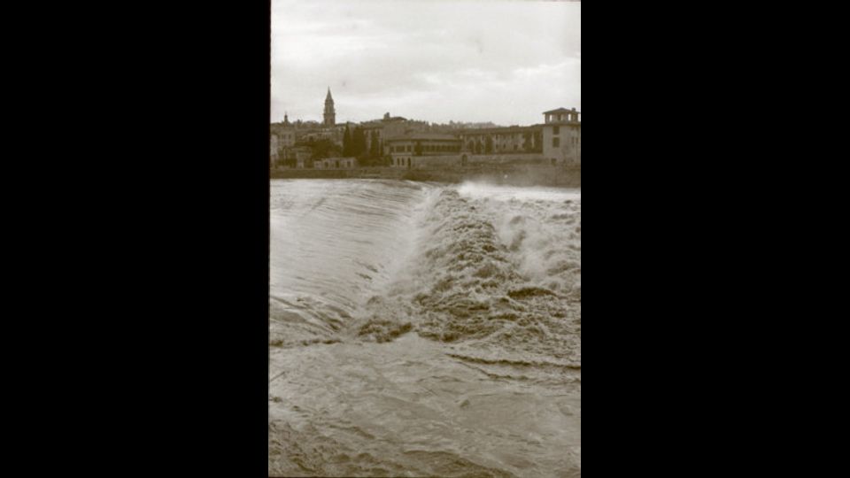 &nbsp; &nbsp; Cos&igrave; si presentava Firenze cinquant'anni fa dopo l'alluvione&nbsp;(foto dall'archivio storico di Agi)