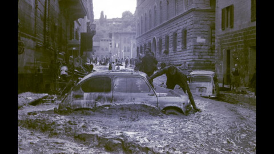 &nbsp; &nbsp; Cos&igrave; si presentava Firenze cinquant'anni fa dopo l'alluvione&nbsp;(foto dall'archivio storico di Agi)