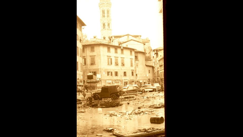 &nbsp; &nbsp; Cos&igrave; si presentava Firenze cinquant'anni fa dopo l'alluvione&nbsp;(foto dall'archivio storico di Agi)
