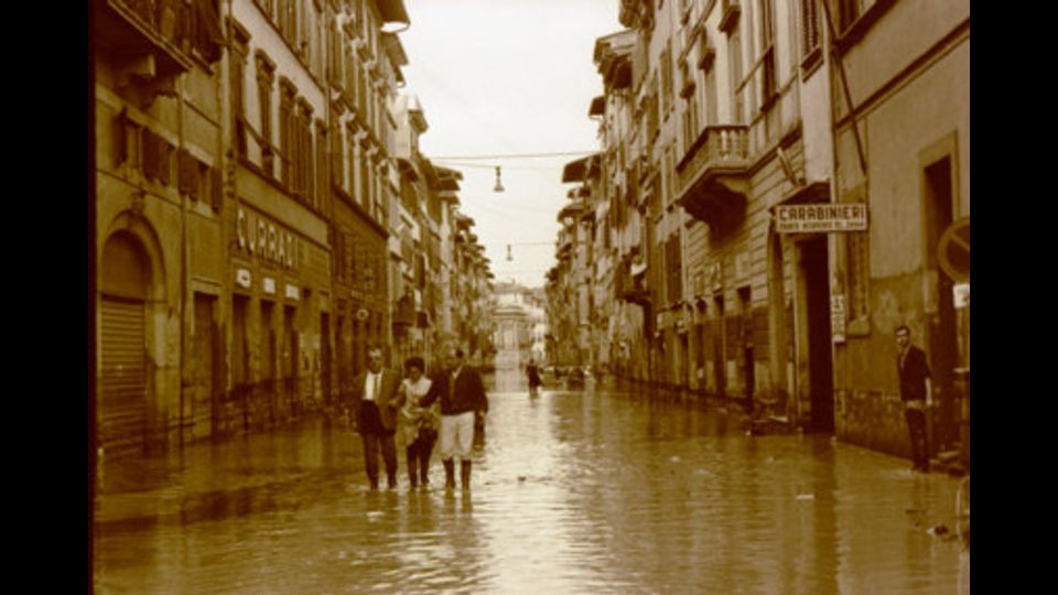 &nbsp; &nbsp; Cos&igrave; si presentava Firenze cinquant'anni fa dopo l'alluvione&nbsp;(foto dall'archivio storico di Agi)