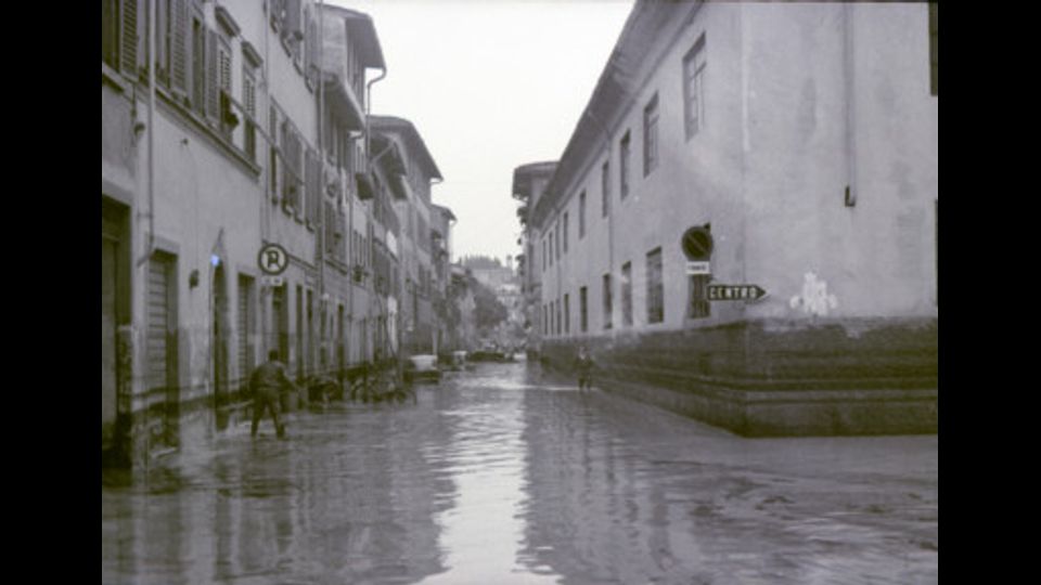 &nbsp; &nbsp; Cos&igrave; si presentava Firenze cinquant'anni fa dopo l'alluvione&nbsp;(foto dall'archivio storico di Agi)