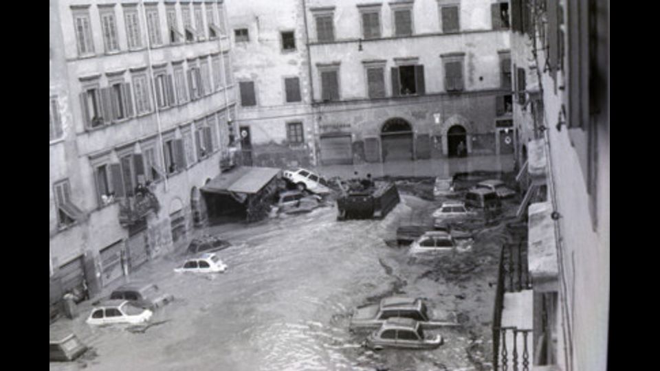 &nbsp; &nbsp; Cos&igrave; si presentava Firenze cinquant'anni fa dopo l'alluvione&nbsp;(foto dall'archivio storico di Agi)