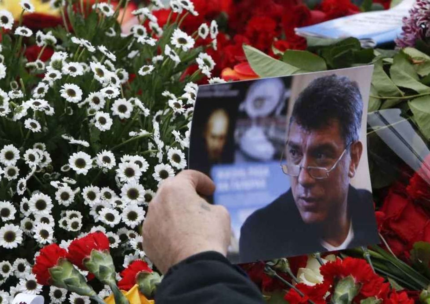 Sepolto Nemtsov, rabbia e polemiche per i visti negati