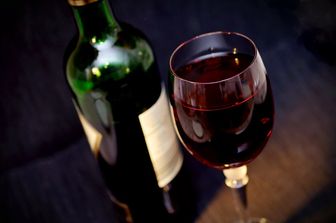 Solo met&agrave; dell&#39;uva italiana serve per il vino di qualit&agrave;