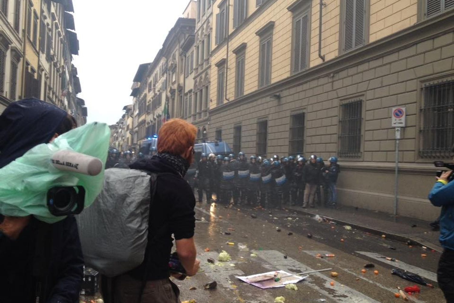 &nbsp;scontri corteo firenze Leopolda (foto facebook firenze dice no)