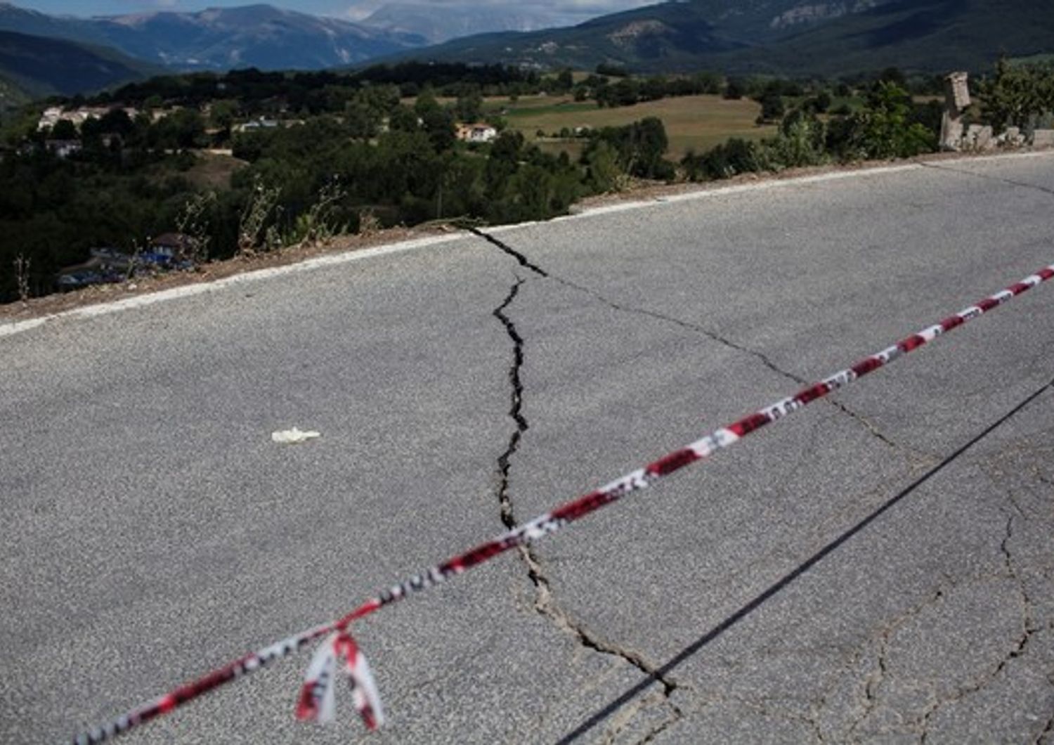 &nbsp; Terremoto sisma Amatrice strade chiuse danneggiate (afp)