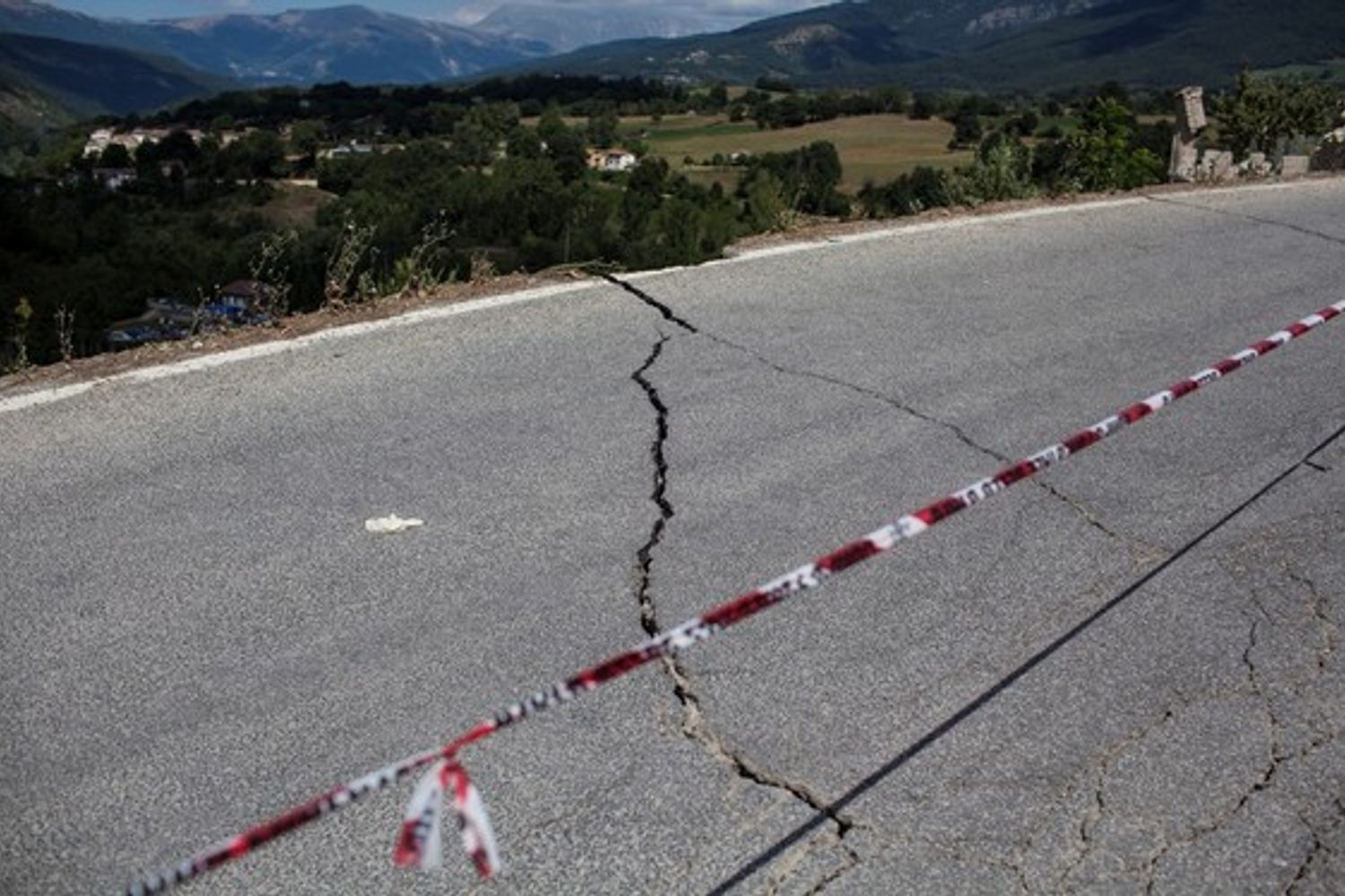 &nbsp; Terremoto sisma Amatrice strade chiuse danneggiate (afp)