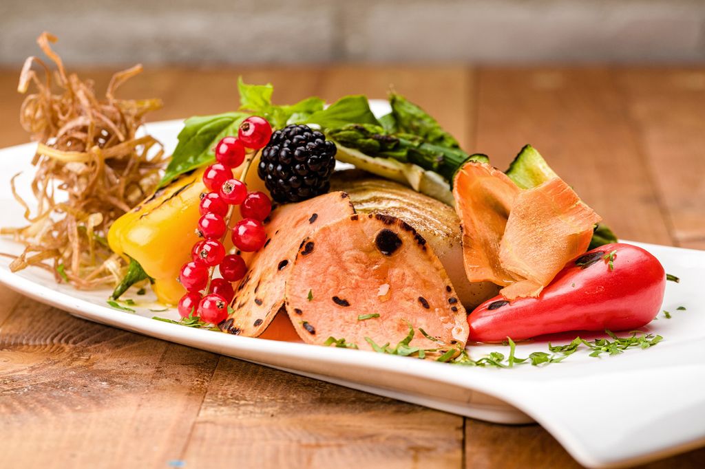 Alcuni dei migliori chef italiani hanno creato dei &ldquo;men&ugrave; presidenziali&rdquo; ad hoc dedicati ai due candidati alla Casa Bianca. Nella foto&nbsp;Code fish con verdure grill&nbsp;di&nbsp;Giovanni De Ambrosis