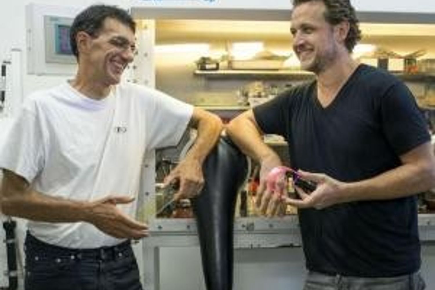 i professori Francesco Meinardi e Sergio Brovelli del Dipartimento di Scienza dei Materiali (Universita' di Milano-Bicocca)&nbsp;