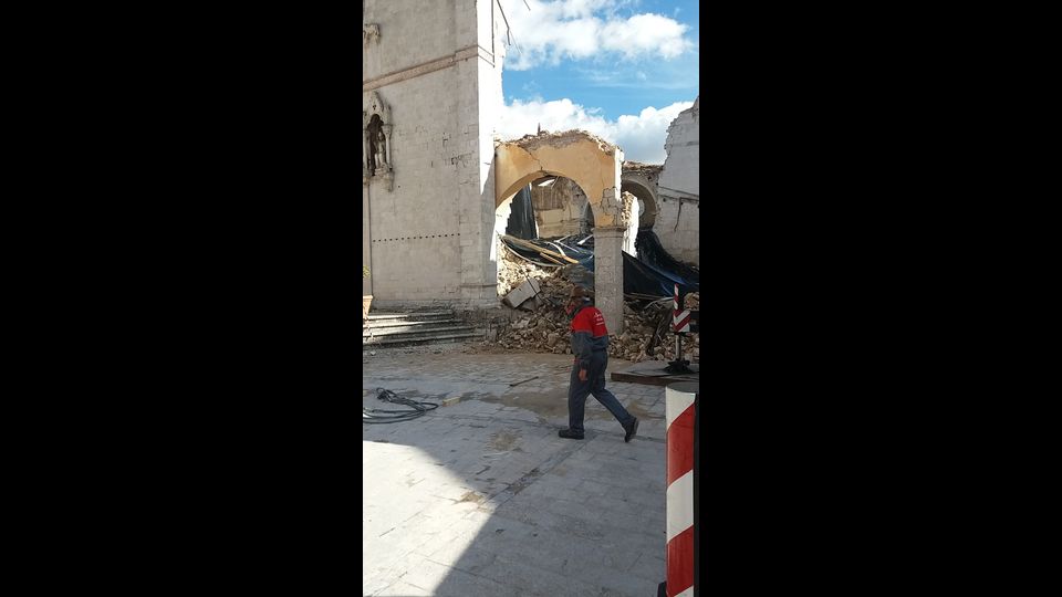 Norcia ferita, le immagini della Basilica di San Benedetto (foto di Marco Traini, Agi) 9-11-2016