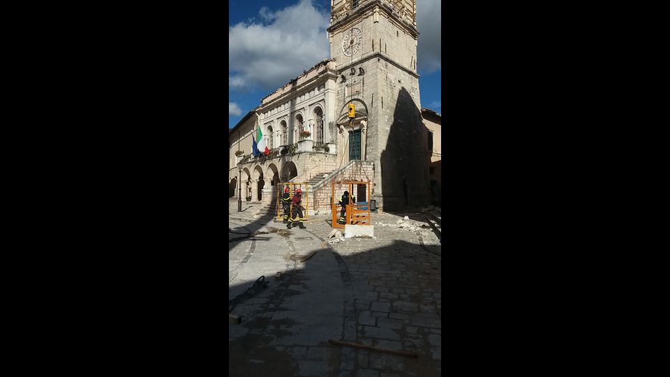 &nbsp;Norcia ferita, le immagini della Basilica di San Benedetto (foto di Marco Traini, Agi) 9-11-2016