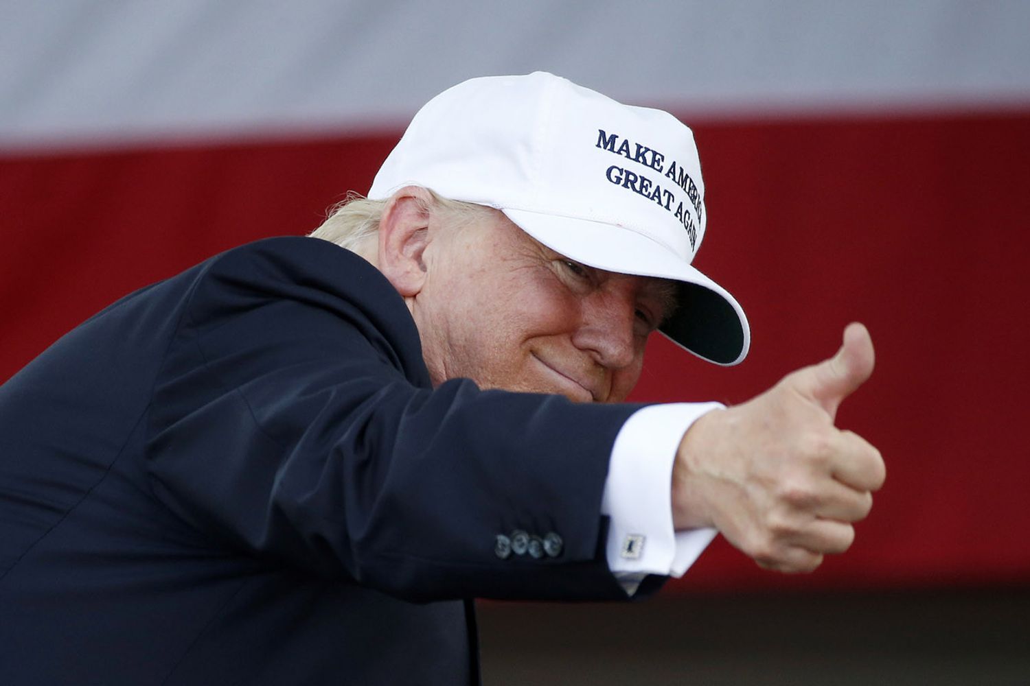 Donald Trump dopo un incontro elettorale con i suoi sostenitori (Afp)&nbsp;