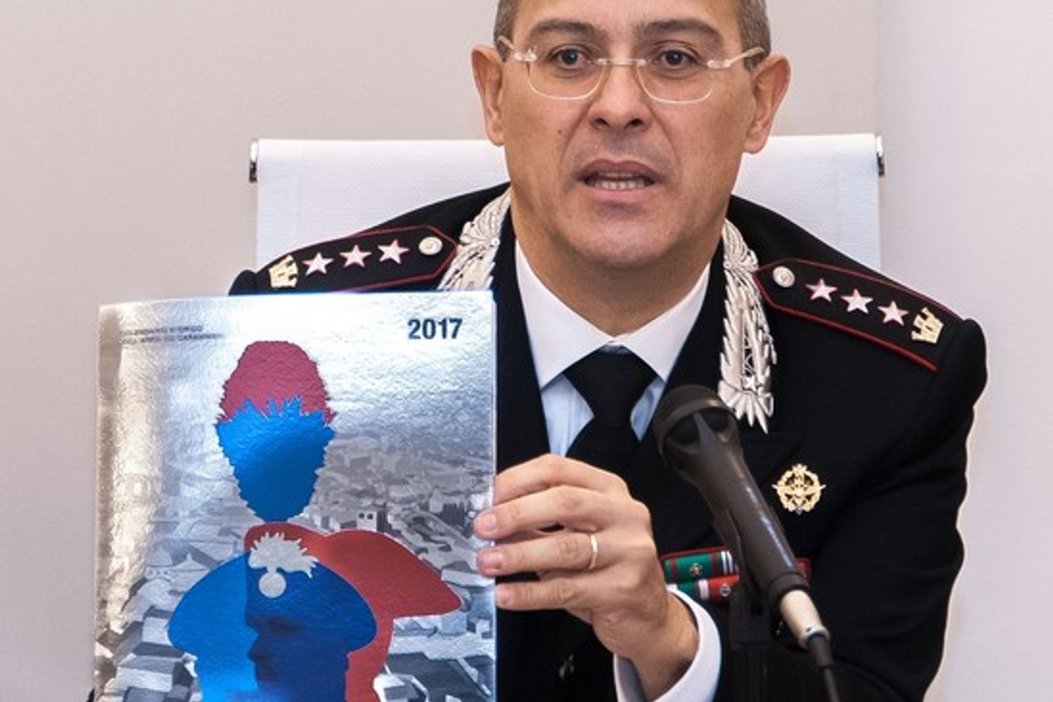 &nbsp;Calendario Carabinieri 2017 (foto da Enzo Castellano, Agi) 9 novembre 2016