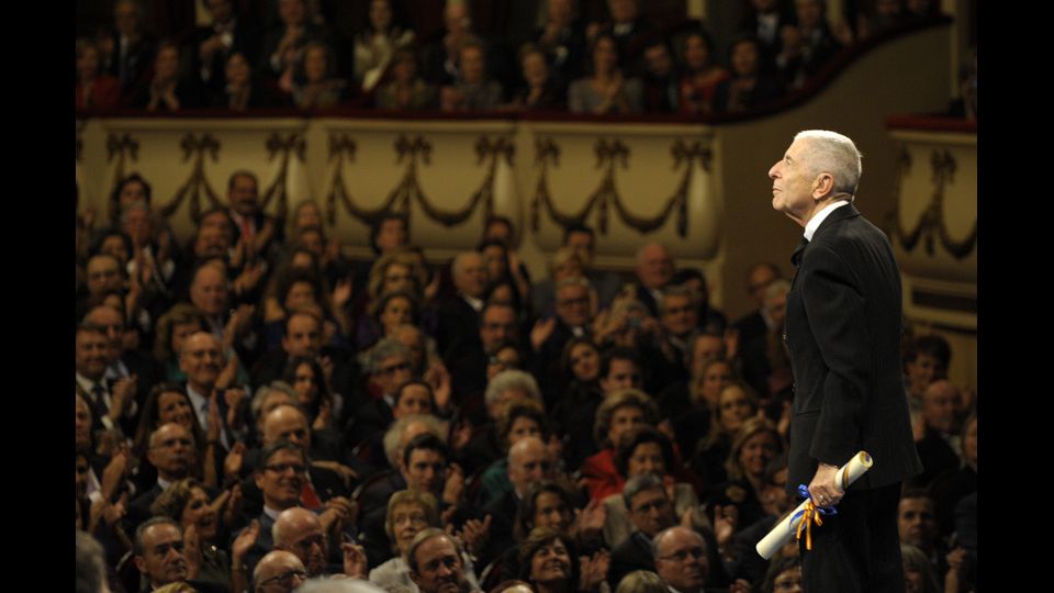&nbsp;Cohen in Spagna viene insignito del&nbsp;Premio Principessa delle Asturie&nbsp;per le Lettere, ottobre 2011&nbsp;&nbsp;(Afp)
