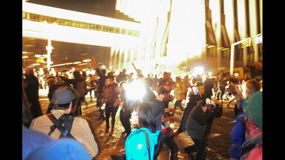 Manifestazioni e scontri con la polizia a Portland&nbsp;(foto Afp)