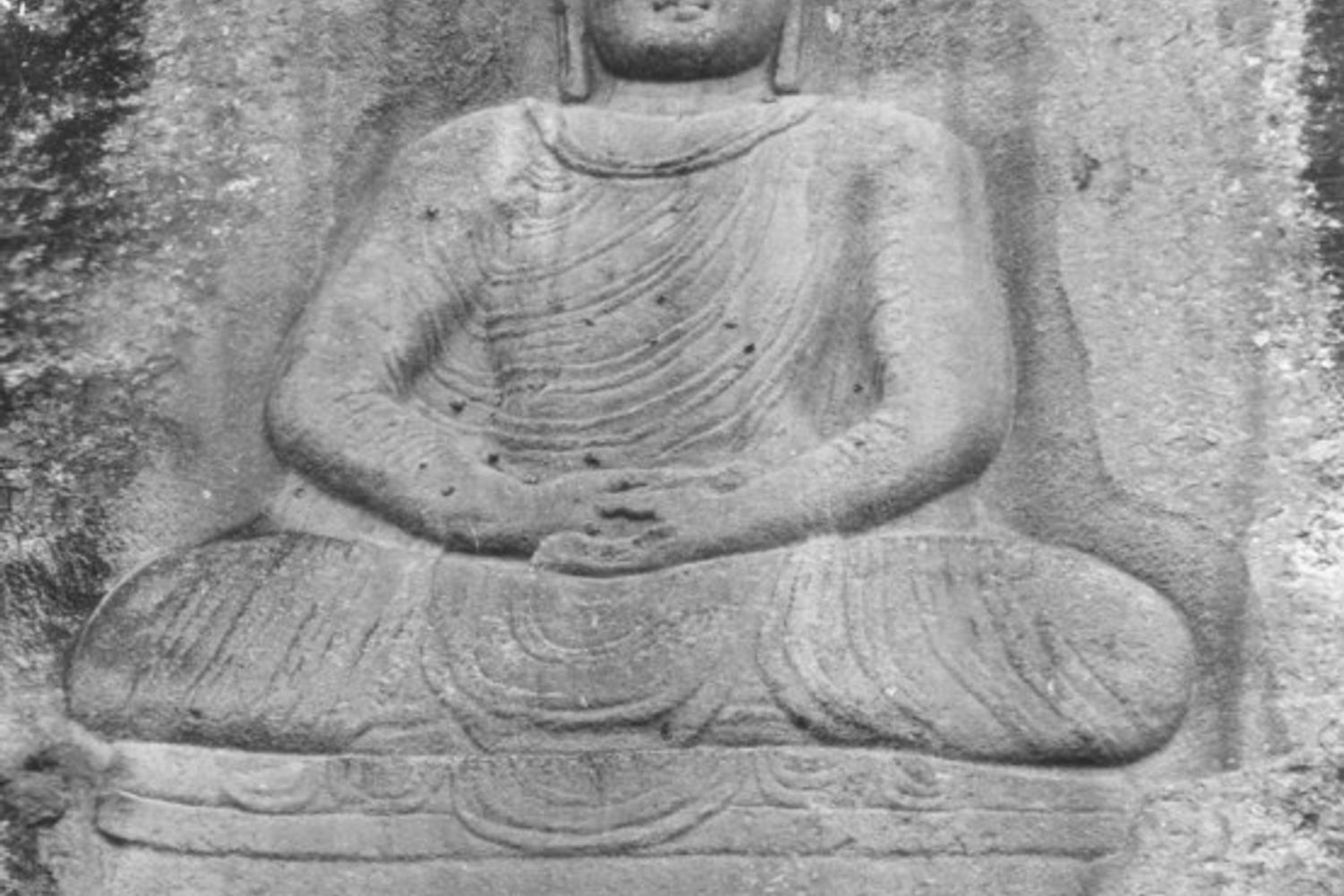 Marzo 1989: Una delle ultime foto prima della distruzione del volto (foto: Luca Maria Olivieri - Direttore della Missione Archeologica italiana nello Swat)&nbsp;