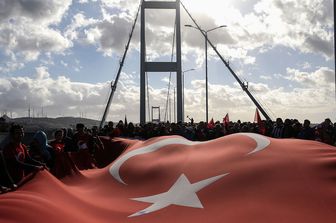 Migliaia di persone prendono parte alla 38esima Maratona di Istanbul (Afp) &nbsp;