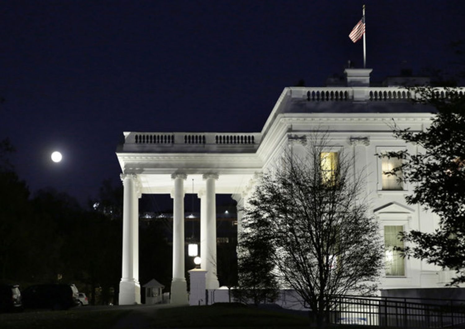 Il &quot;Supermoon&quot; visto dalla Casa Bianca, Washington (Afp)&nbsp;