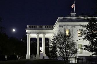 Il &quot;Supermoon&quot; visto dalla Casa Bianca, Washington (Afp)&nbsp;