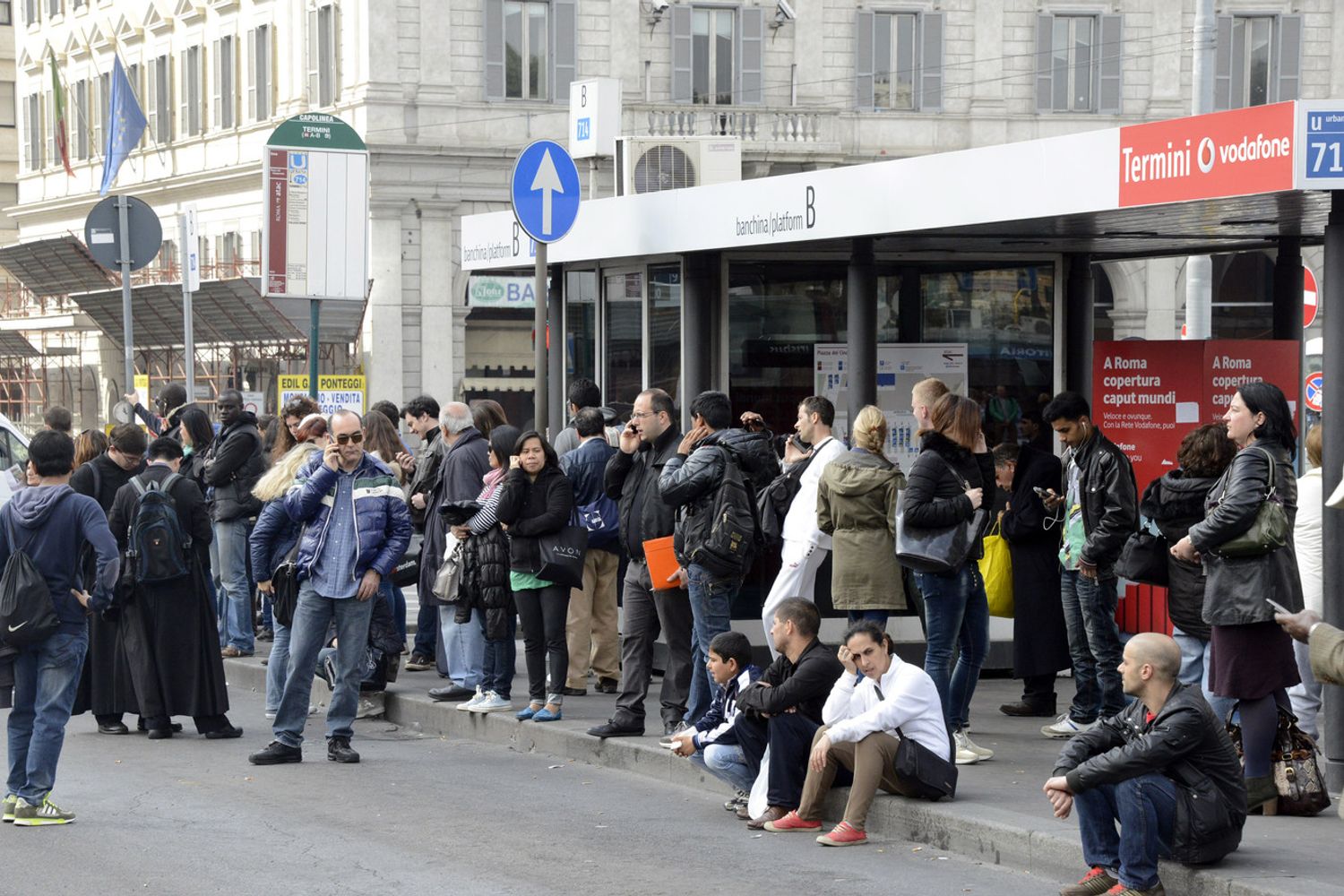 Sciopero trasporti attesa alle fermate (Agf)