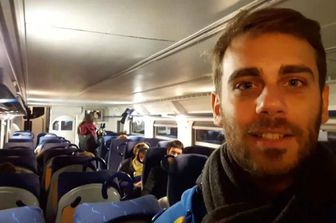 Treno Tour M5s a Bologna, mille in piazza sfidano il freddo