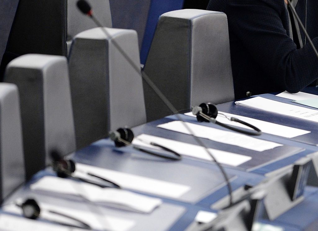 Sedie vuote Parlamento europeo (Afp)