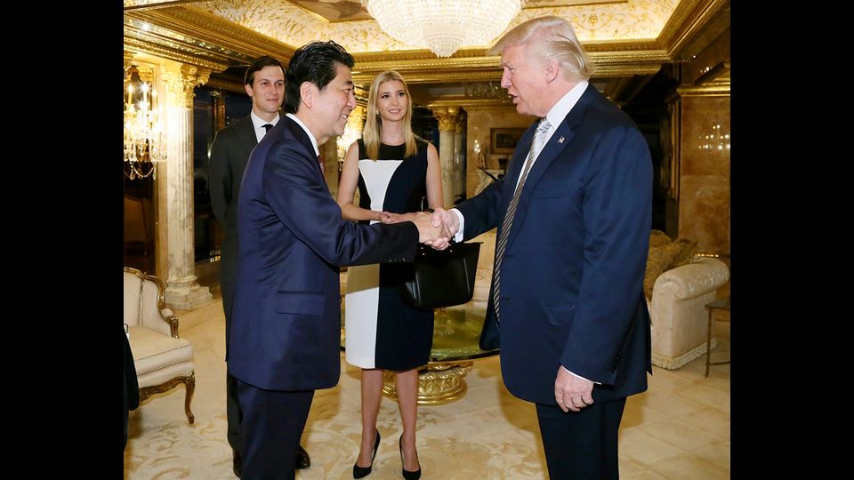 Shinzo Abe, Donald Trump, Ivanka Trump (afp)&nbsp;