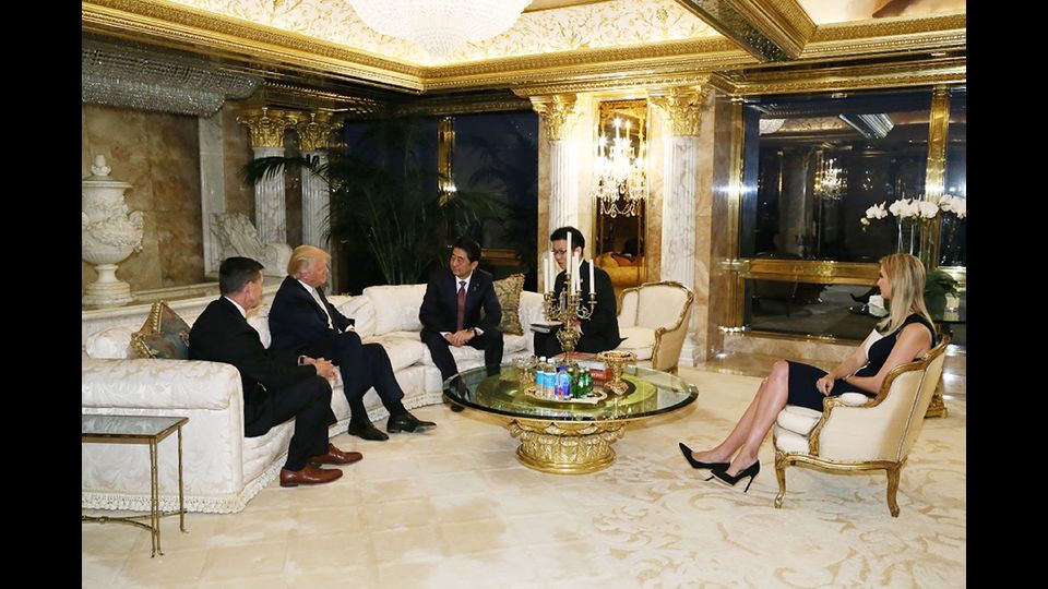 Shinzo Abe, Donald Trump, Ivanka Trump (afp)&nbsp;