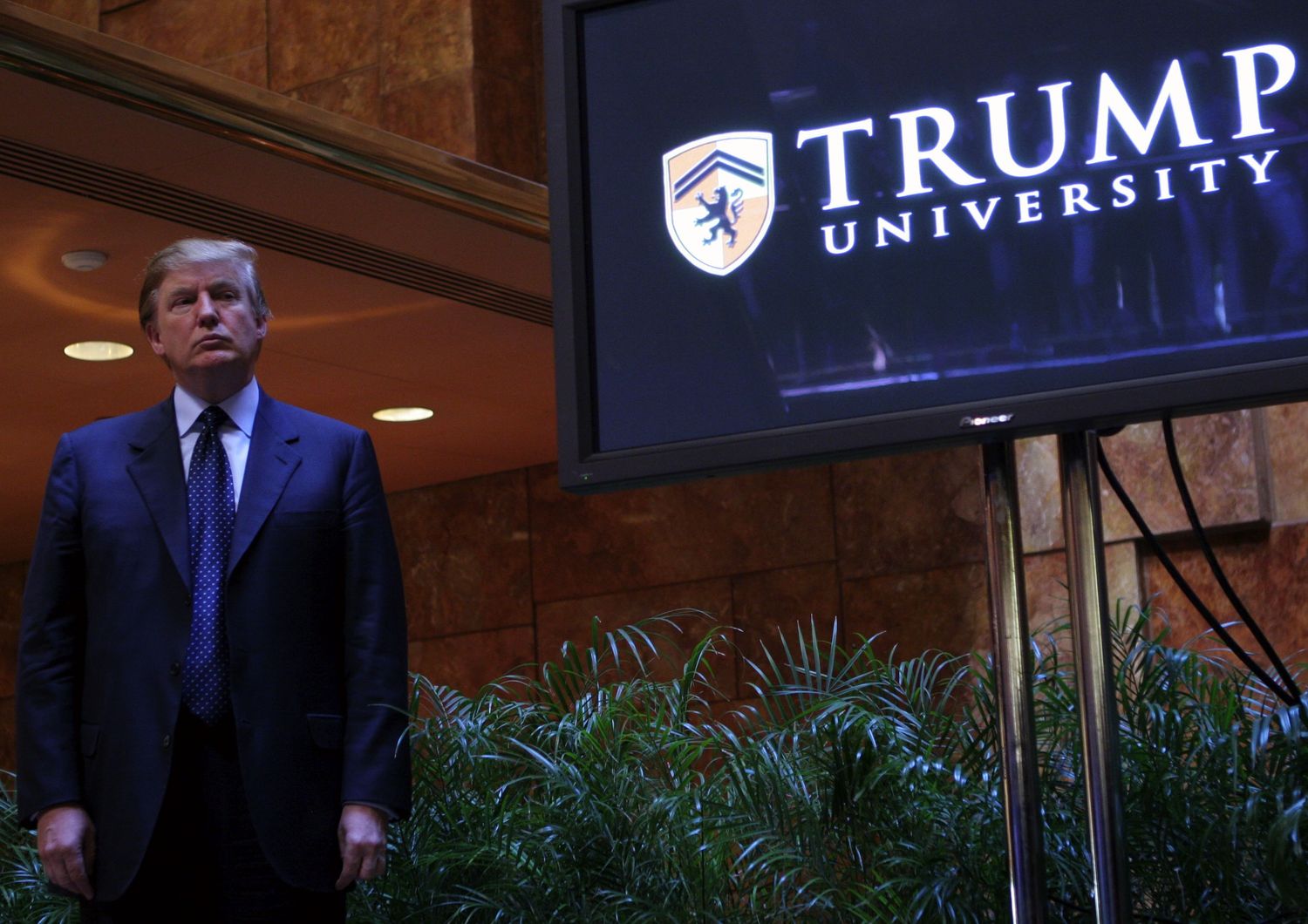 Trump patteggia 25 milioni per lo scandalo della sua universit&agrave;