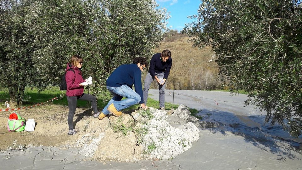 E' l'argilla che fuoriesce dal sottosuolo nella provincia di Fermo, &nbsp;