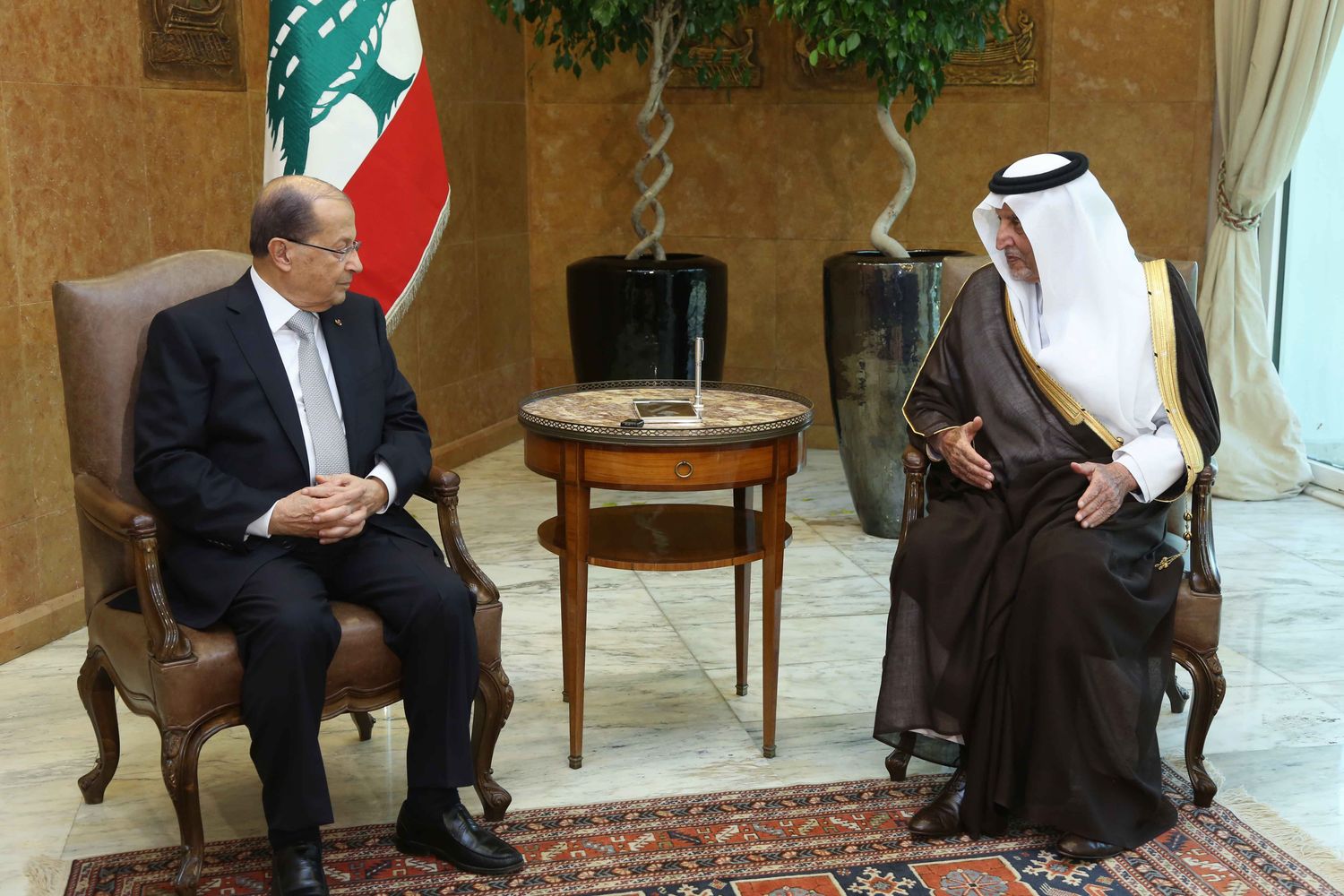 Libano - Il presidente Repubblica libanese Michel Aoun e il&nbsp;principe saudita Khaled al Faisal, governatore de La Mecca e consigliere del re (Afp)