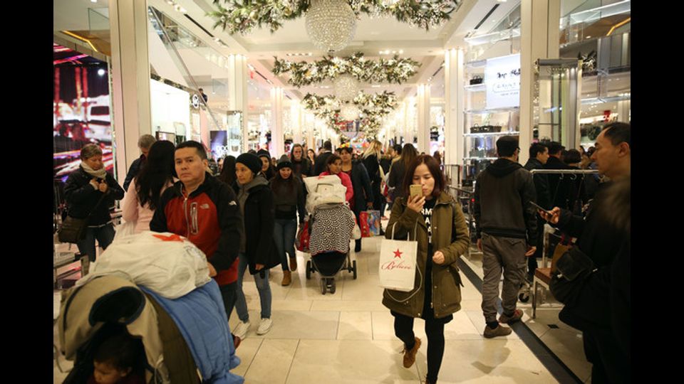 Il Black Friday, il giorno piu' commerciale dell'anno, al Macy negozio di Herald Square (Afp)&nbsp;