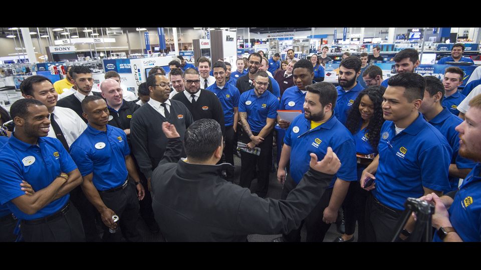 &nbsp;Il discorso di un responsabile al suo team prima dell'apertura del &quot;Black Friday&quot; (Afp)