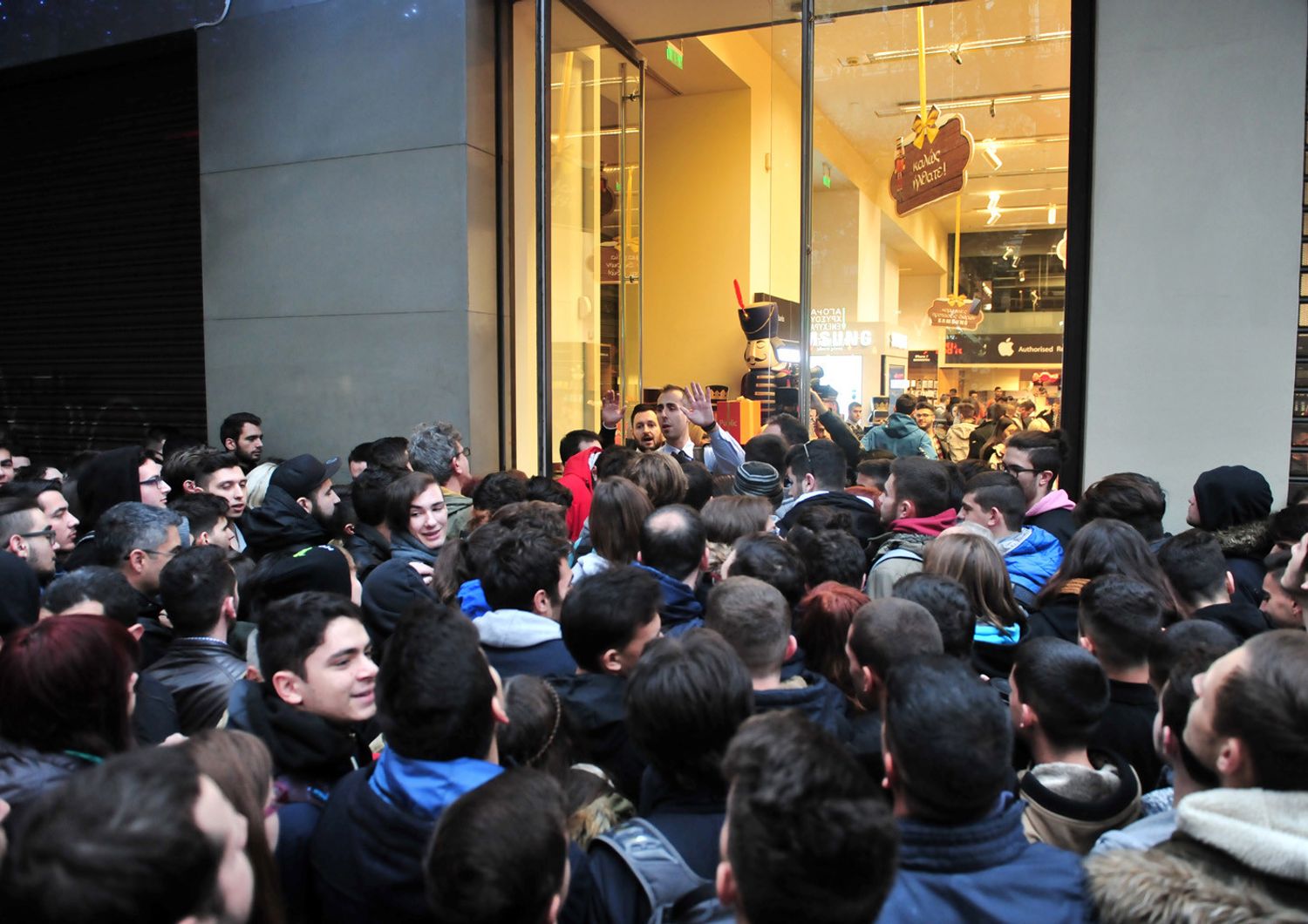 Folla per apertura negozi in occasione del &quot;Black Friday&quot; (Afp)&nbsp;