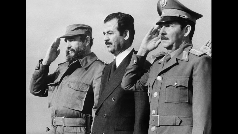 Fidel Castro con Saddam Hussein (Afp)&nbsp;