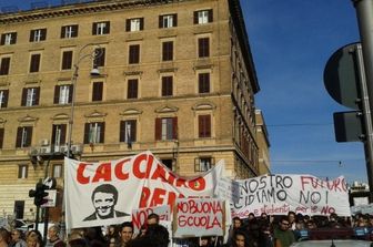 &nbsp;Antagonisti per il No in marcia a Roma&nbsp;(Foto da Twitter)