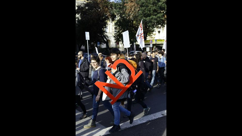 &nbsp;Antagonisti per il No in marcia a Roma (Foto da Facebook)