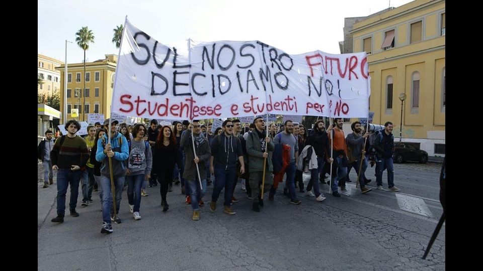 &nbsp; Antagonisti per il No in marcia a Roma&nbsp;(Foto da Facebook)